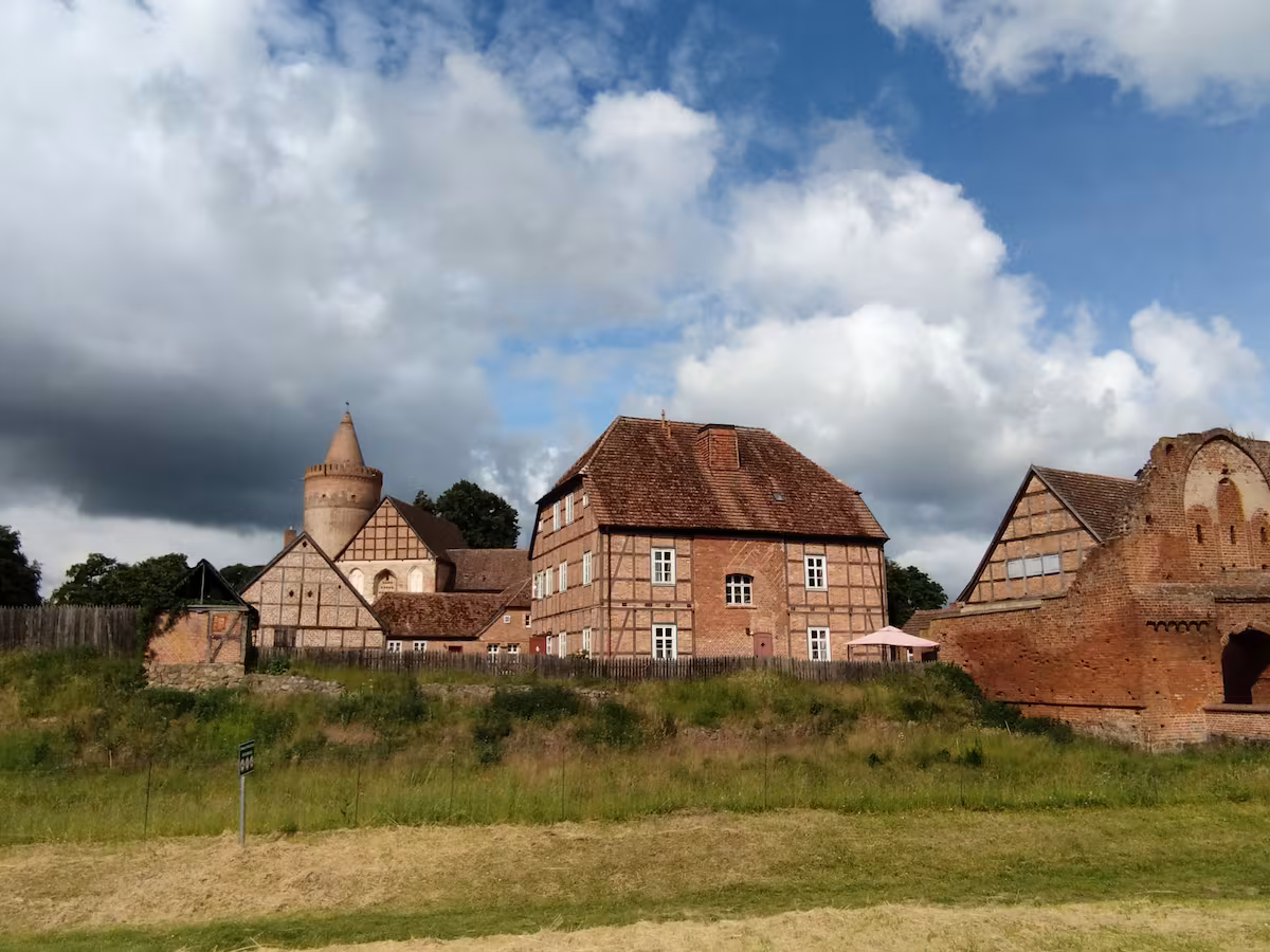 Burg Stargard - älteste Höhenburg Norddeutschlands